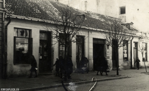 Front building at 4 Kolegialna Street during World War II (source: Nowak G., Kolegialna 4 [exhibition catalogue], Płock, 2017)